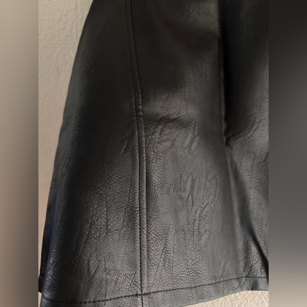 Zara M Black Faux Leather Mini Skirt Moto Style Zipper Detail Classic Essential - Picture 7 of 13